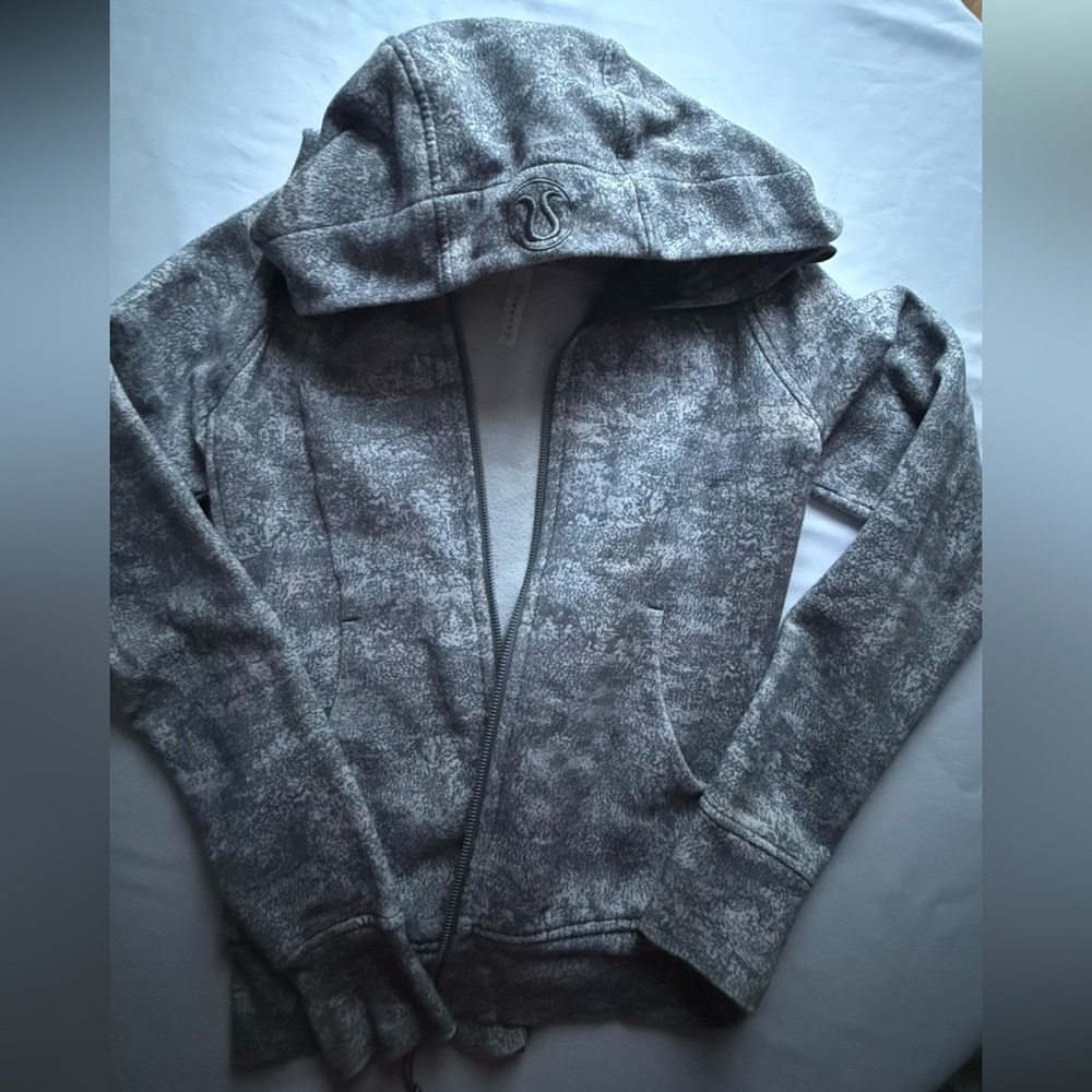 Gray Patterned Zip-Up Jacket‎